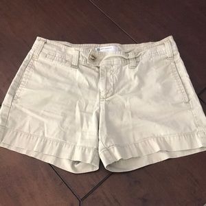 GAP Women’s Mid Length Khaki Shorts SZ 8
